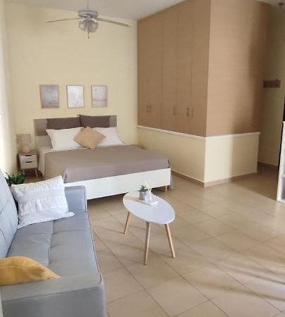 Nicol'S Apartment 埃尔莫波利斯 外观 照片