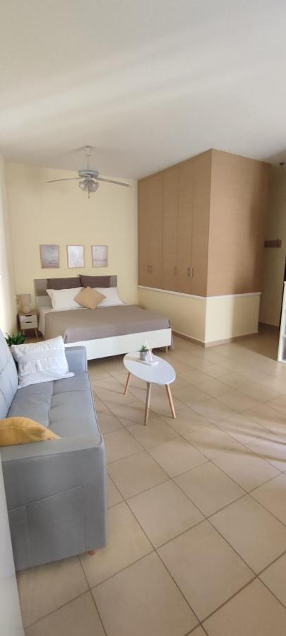 Nicol'S Apartment 埃尔莫波利斯 外观 照片